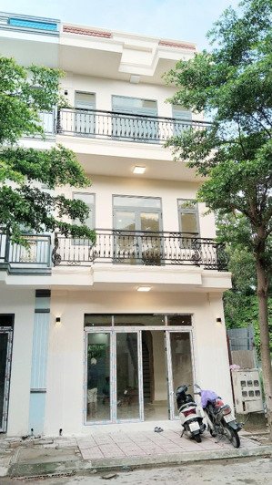 chính chủ bán nhà 1 trệt 2 lầu đường phạm văn bạch, dt 80m2, giá tốt chỉ 6.5tỷ