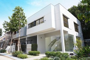 bán gấp nhà phố có sân vườn riêng, 110m2, mặt tiền đường dt743. gồm 1 trệt 1 lầu, an ninh 24/7