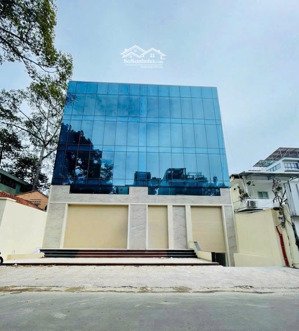 bán nhà mặt tiền nguyễn trung trực quận 1. ngay chợ bến thành. 220m2 . 5 tầng. giá 155 tỷ