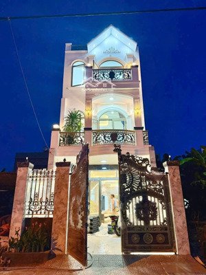 bán gấp siêu phẩm 3 tầng tân cổ điển hòa xuân, nội thất xịn xò, sân phơi, giá chỉ nhỉnh 6 tỷ