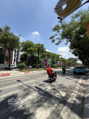 bán nhà mặt phố lô góc 252m2, giá 200 tỷ tại lạc long quân, phú thượng, tây hồ, hà nội hot