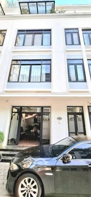 bán nhà liền kề vinhomes gardenia 93m 5 tầng thang máy giá 42 tỷ