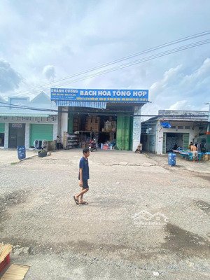 bán nhà 1t1l 10x30m, mặt tiền chợ đường d9 kdc thuận giao p.thuận giao