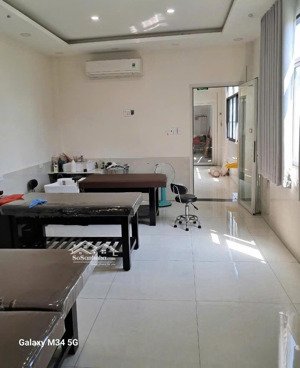 nhà mới mt tân hương 4x20m thang máy showroom/vp lý tưởng
