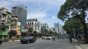 bán nhà gấp phố trung hòa, oto đỗ cửa, cầu giấy, 15m ra phố, 8 tầng thang máy, dt 120m2, mt 4,6m.