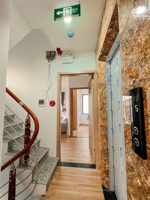 bán nhà mặt phố tại phường hoàng văn thụ,giá siêu hời,21,9 tỷ,80m2,7 tầng,thang máy,11 phòng studio