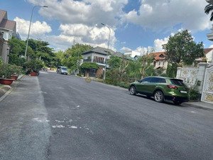 bán đất biệt thự khu compoud nguyễn văn hưởng thảo điền q2. dt: 19x22, giá 100 tỷ