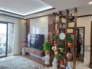 cho thuê căn hộ liễu giai tower 26 liễu giai, diện tích 133m2, 3pn, 2 vệ sinh. giá 25tr, full đồ