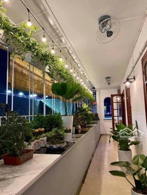 cho thuê nhà ngang 8m không gian thoáng chill, tại trần quốc toản, quận 3