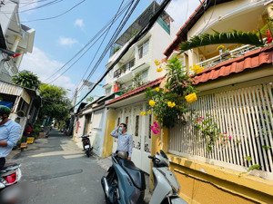 nhà 66.7m2 vuông vức ở ngay trung tâm linh chiểu ngay cung văn hoá thiếu nhi thủ đức 4 tỷ 8
