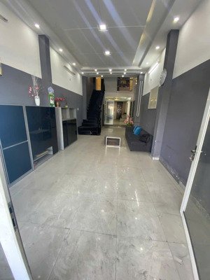 ( vị trí đẹp) nhà 3 tầng full nội thất đường ngô quyền gần nguyễn văn thoại sơn trà.