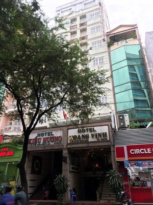 khách sạn 55 phòng cao cấp tọa lạc tại: 27 - 29 bà huyện thanh quan - công viên tao đàn quận 1