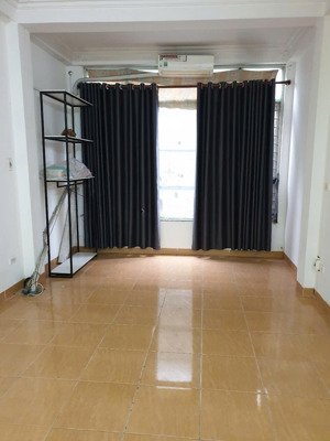 chính chủ cho thuê tầng 2, dt 38m2, làm văn phòng hoặc phòng trọ tại tại 490 nguyễn trãi, giá rẻ