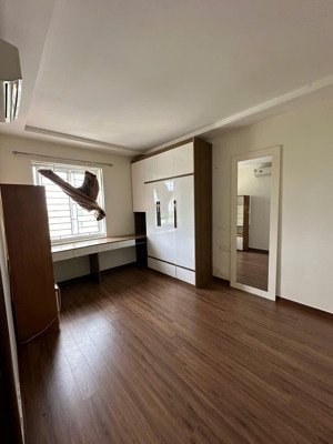 chính chủ cần bán căn hộ 2 ngủ tại chung cư ruby1 giang biên. đối diện vinhomes riverside.