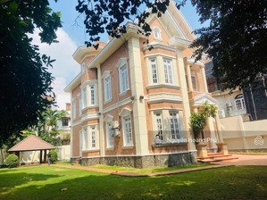 biệt thự sân vườn hồ bơi trần ngọc diện thảo điền q2 dt 18m x 40m cn 125 tỷ