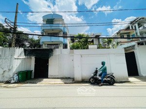 bán dãy trọ 256m2 cách 500m trần não quận 2, phù hợp mua xây tòa chdv cc chỉ 115tr m2