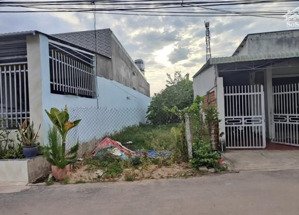 chủ cần tiền trả nợ nên bán gấp lô đất bên hoà lợi 130m2 giá 1,8 tỷ còn tl , gần chợ nhật huy , shr