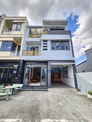 nhà full nội thất ngang 7,5m kdc phú hồng thịnh 9, p. bình an, dĩ an