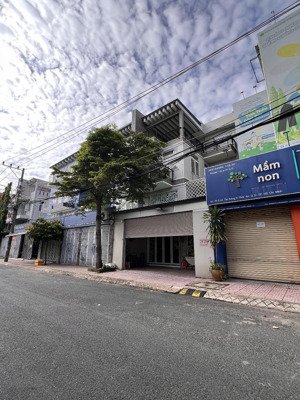 trường mầm non 3 tầng mặt tiền khu phân lô đường lê thị riêng phường thới an, q12(7x19)m 12,7tỷ