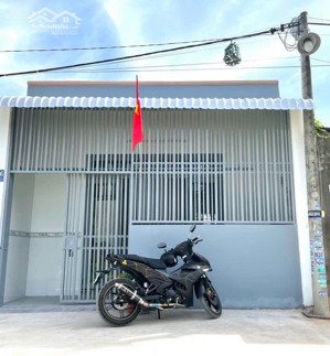 5 triệu/tháng - nhà nguyên căn cấp 4 lã xuân oai, p.long trường cách khu công nghệ cao chỉ 5p