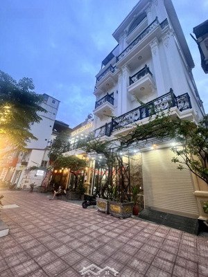 bán nhà bồ đề - phân lô - lô góc - ô tô đỗ cổng - ở xịn tiện nghi