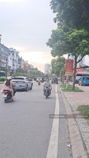 nhà 6 tầng - thang máy hiện đại. tặng full nội thất - kinh doanh. cầu trần hưng đạo. siêu hiếm !!!!