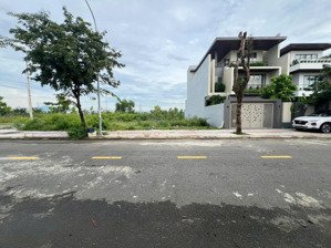hót hót !!!! sản phẩm cực hiếm , lô đất biệt thự diện tích lớn 260m2 (10*26) ,full thổ cư