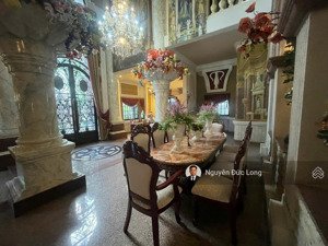 chính chủ cho thuê biệt thự siêu vip khu vực thảo điền bàn giao full nội thất giá cực rẻ.