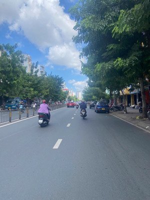 hàng hiếm ! mt lý thái tổ - q.10 - dt: 5x22( hậu 6m ) - hầm 6 tầng - giá chỉ 34 tỷ