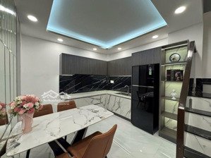 cửa ngõ tây bắc thủ đô ngõ thông, gần sân vui chơi