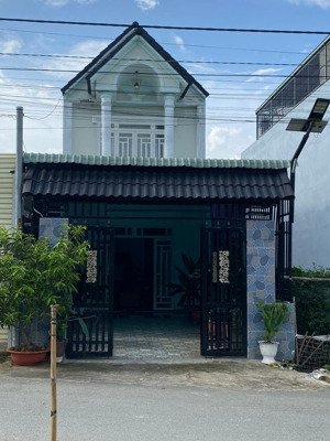 cần bán gấp nhà gần bệnh viện quân y 175 3pn, 3wc, 1 phòng khách có sân trước shr dt 120m2/3ty740