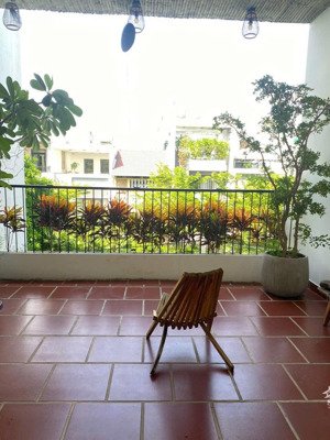 cần bán nhà 3 tầng đường hồ trung lượng. giá 7.7 tỷ đối lưng đường nguyễn phước lan