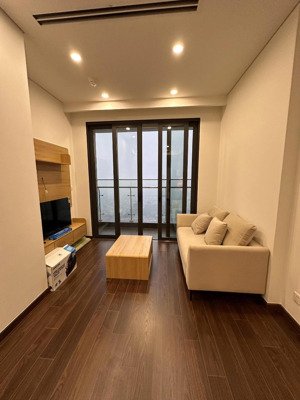chính chủ bán gấp cắt lỗ căn 2n1k toà a masteri west heights dt 54m2 giá 5,4 tỷ giảm còn 5,1 tỷ.