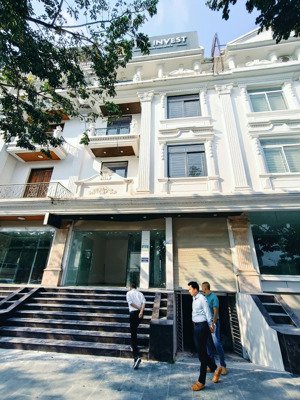 hàng hiếm tại thành phố giao lưu, phạm văn đồng, hn, cho thuê bt 260m2 x 5 tầng + 1 hầm, 145 tr
