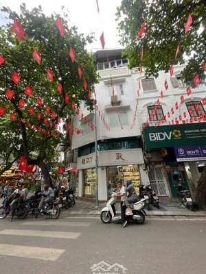 siêu phẩm tại hoàn kiếm với diện tích 350m2 x 2 tầng mặt tiền 23m dễ nhận diện thương hiệu