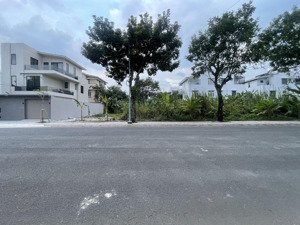 nền biệt thự đường 20 kdc liên phường 189m2 giá 81tr/m2, giá đầu tư