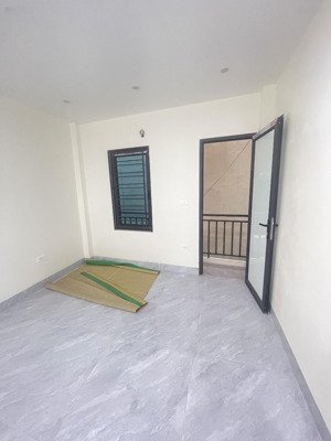 nhà đẹp ở luôn, 6 tầng có thang máy xin, gần phố ngõ thông có 8,5 tỷ định công.