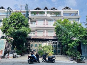 biệt thự trịnh quang nghị 240m2( 10 x 24 ) , đẹp ở ngay, chủ tặng lại nội thất cho khách thiện chí