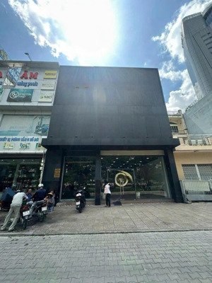 cho thuê nhà nguyên căn mặt tiền số : 111 điện biên phủ, phường 2, quận bình thạnh, hồ chí minh