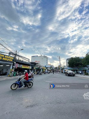 mặt tiền kinh doanh ngay đường sách kế bên vincom q9 ngang 6m bề thế đường 16m