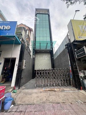 cho thuê 273 nguyễn thị thập q7
diện tích: 5x30m dtsd 900m2