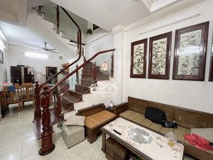 bán nhà nguyễn văn cừ ngọc lâm 42m ô tô đỗ cổng nhà dân xây