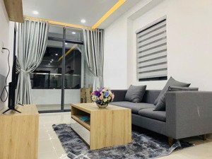 căn hộ tầng trung view trực biển, ban công hút gió full nội thất cho thuê 11 triệu ngay bãi biển