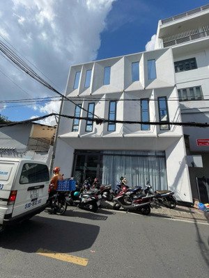 cho thuê nhà mặt tiền đẹp tô hiến thành, quận 10 bề ngang to 8m*25m chỉ 80tr/tháng