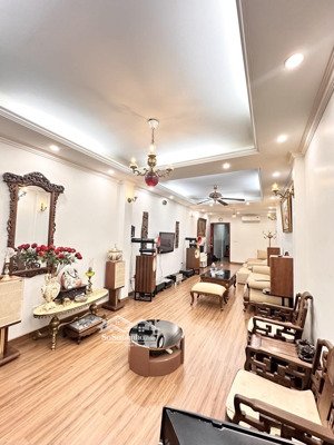 phân lô nguyễn chí thanh - 63m2 -ô tô tránh - thang máy - nội thất nhập khẩu