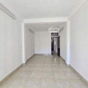 bán nhà cầu giấy 46m*6 tầng,oto đỗ cửa,ngõ thông,kinh doanh sầm uất,ba bước ra phố,nhà đẹp ở ngay