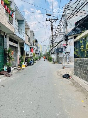 7 tỷ 100 thương lượng, bán nhà mặt tiền 2 tầng, diện tích : ngan 4 mét dài 19 mét.