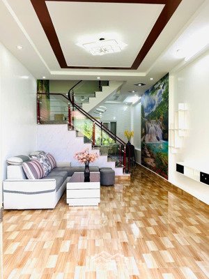 bán nhà 3 tầng ngõ 355 đằng hải - hải an - hải phòng
diện tích nhà:40m,xây 3 tầng 2ty250