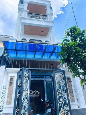chủ ngộp cần sang gấp căn nhà ngay cầu phú long, dt 70m2/3ty95, sổ riêng có sẵn, full tc, hoàn công