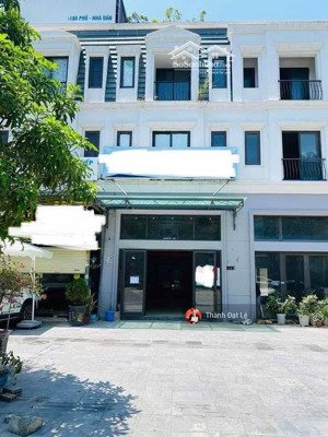 bán shophoues 3,5 tầng 70m2 mặt đường kđt kingstown cái lân, bãi cháy, hạ long. ngay cạnh aeon mall